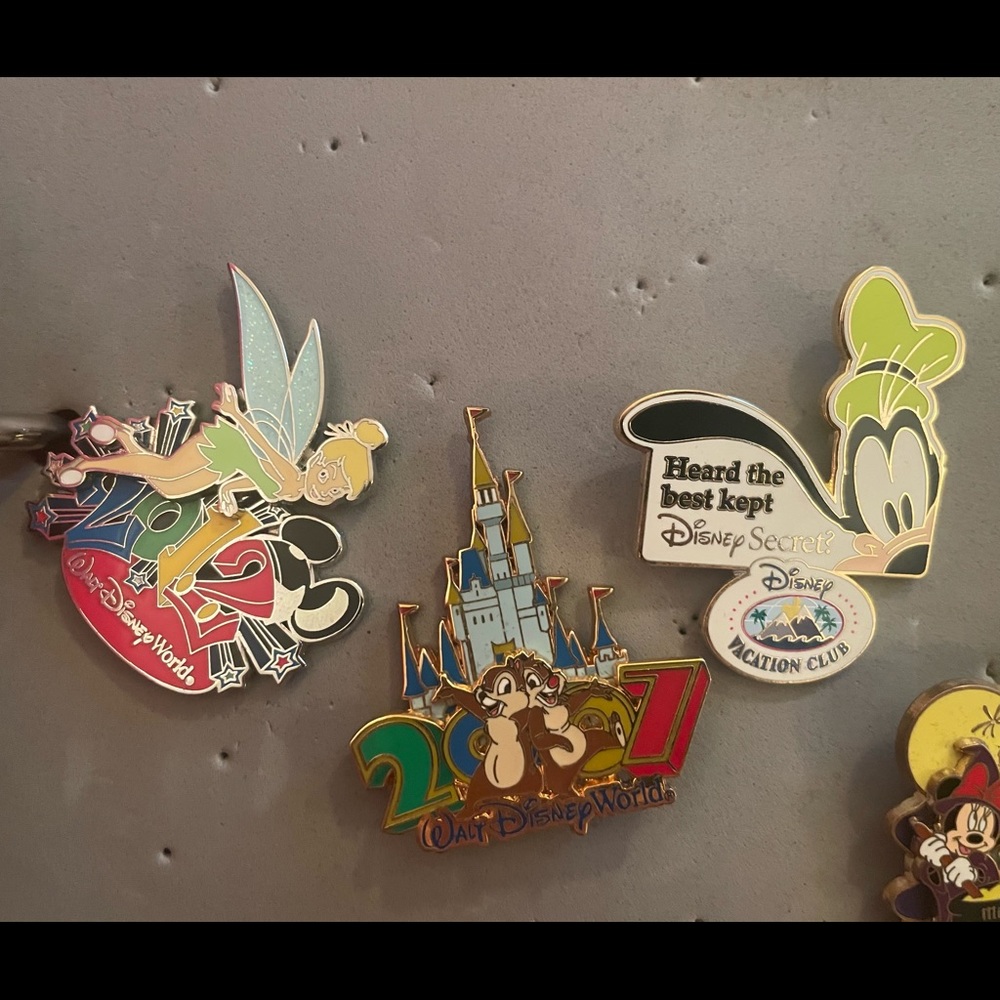 Disney pins